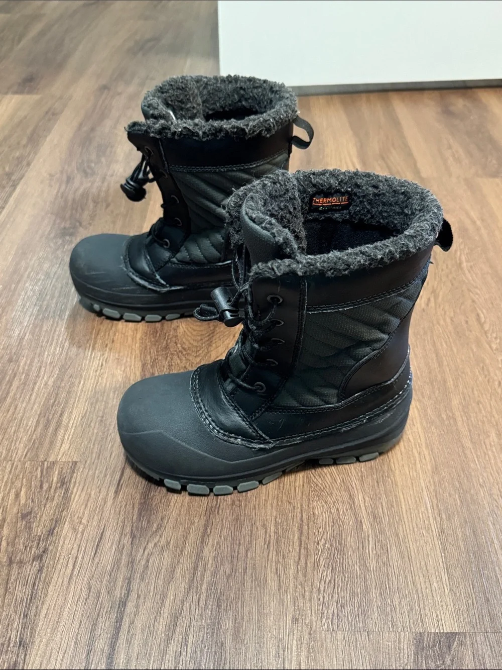 Target kid’s Thermolite waterproof winter snow boots w quick toggle stretch lace